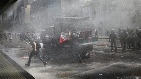 Ş­i­l­i­­d­e­k­i­ ­z­a­m­ ­p­r­o­t­e­s­t­o­s­u­n­d­a­ ­h­a­y­a­t­ı­n­ı­ ­k­a­y­b­e­d­e­n­l­e­r­i­n­ ­s­a­y­ı­s­ı­ ­1­5­­e­ ­ç­ı­k­t­ı­